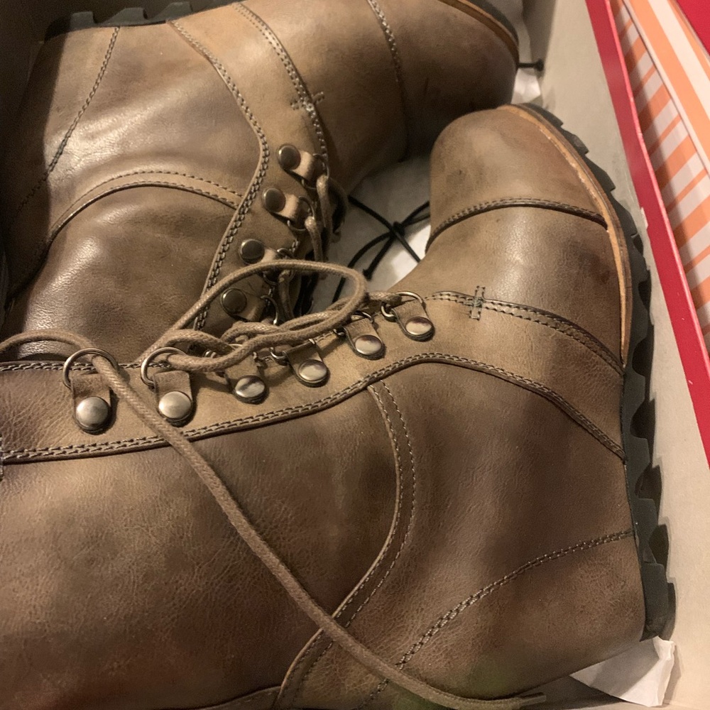 Wedge boots